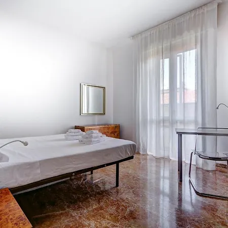 Gaudenzi Apartment *